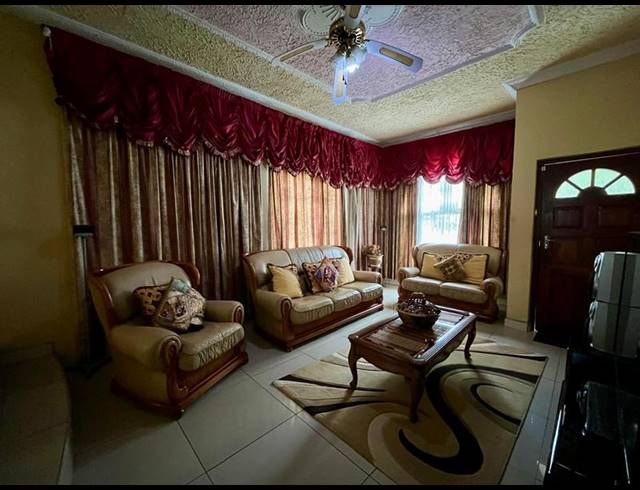 4 BEDROOM HOUSE FOR SALE IN MALVERN